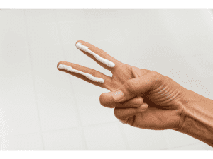 Correct method to put on sunscreen.